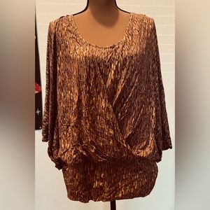The Muses Lounge. Knit top with banded bottom. Large. NWOT.